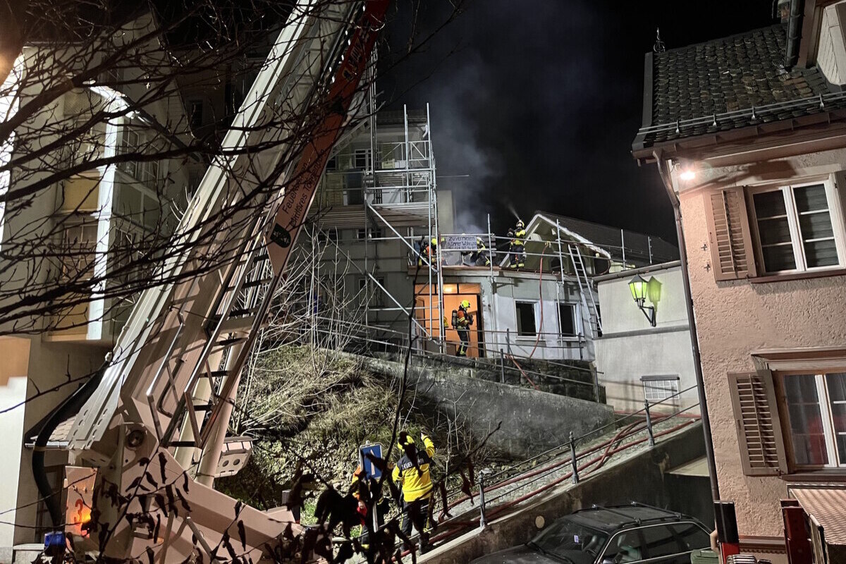 Lichtensteig SG - Brandausbruch auf einer Dachterrasse