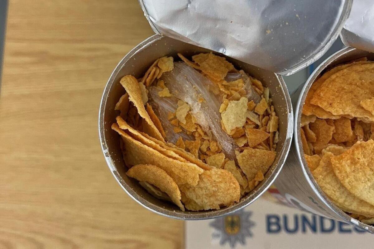 Bundesautobahn A 52 NW - Haschisch in Chipsdosen versteckt