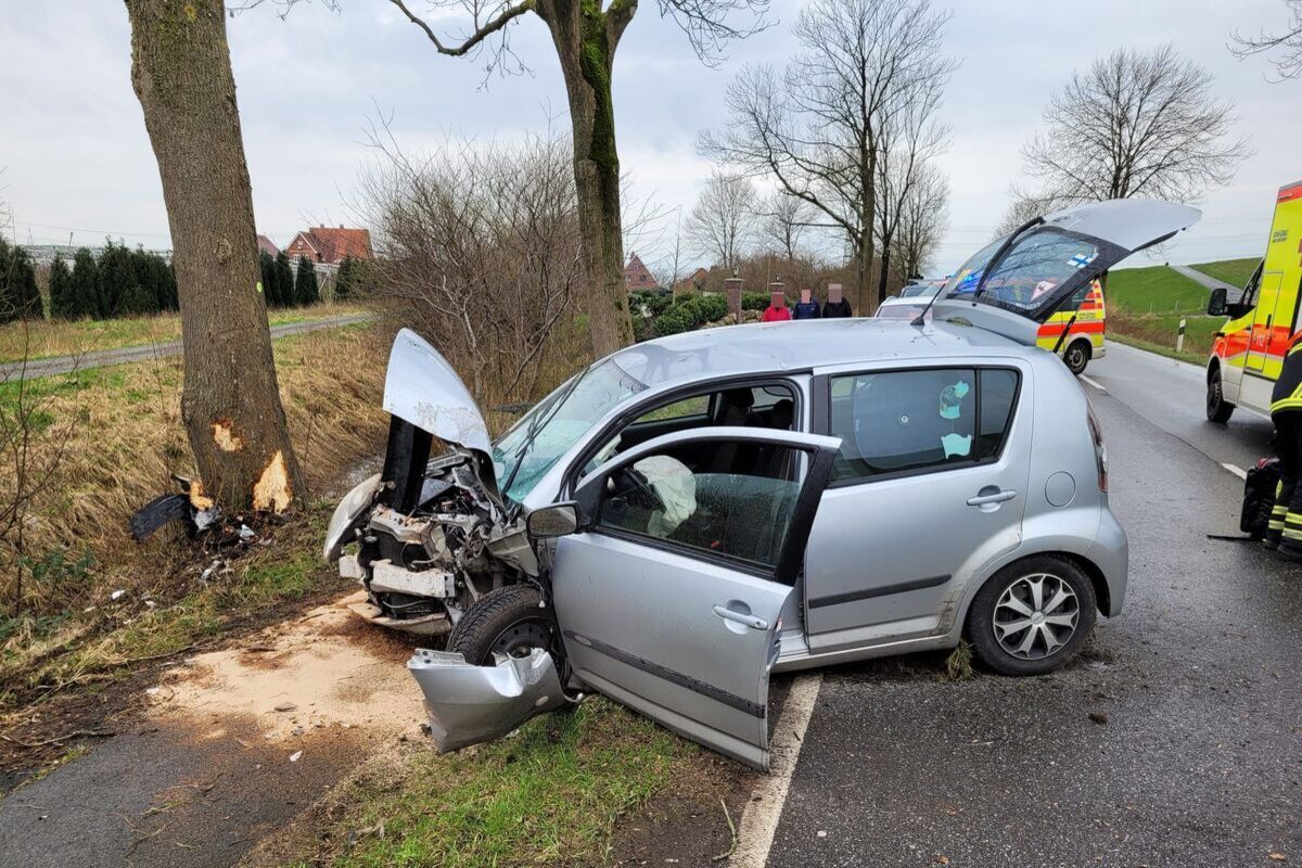 Stade NI - L 140 nach schwerem Unfall gesperrt