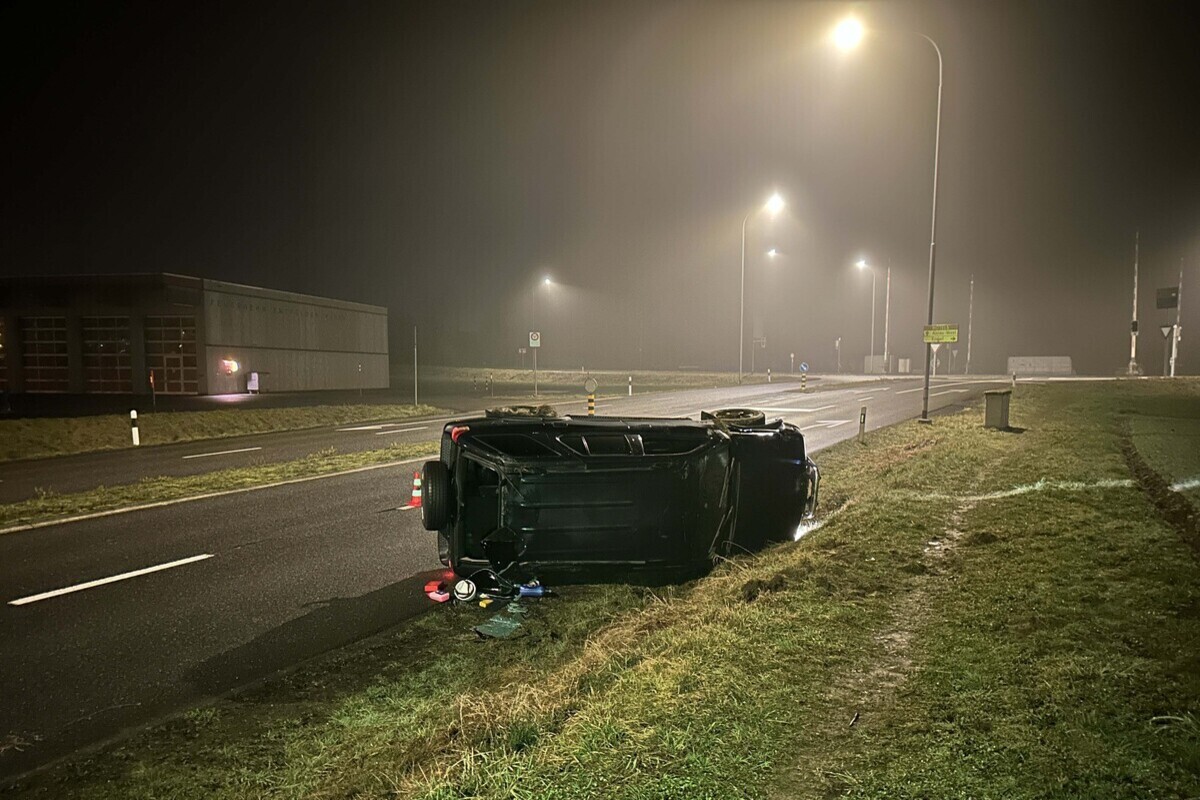 Oberentfelden AG - Polizei stellt leeren Opel nach Unfall fest