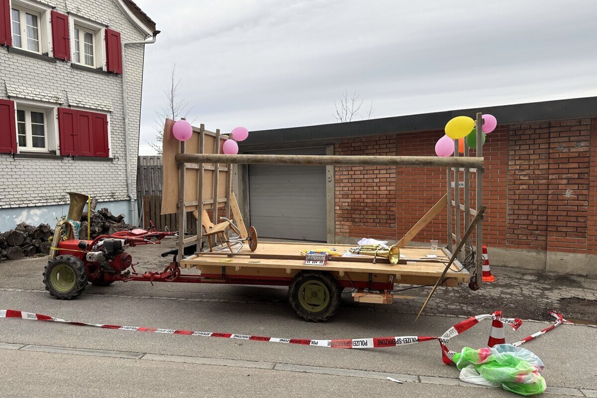 Schwellbrunn AR - Zwei Personen bei Unfall während Fastnachtsumzug schwer verletzt