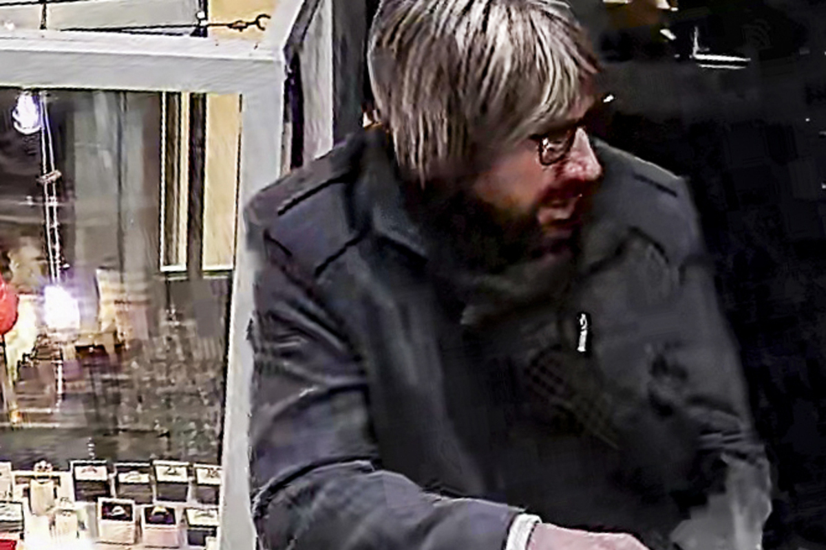 Friedrichstadt NW - Gewalttätiger Raubüberfall auf einen Juwelier