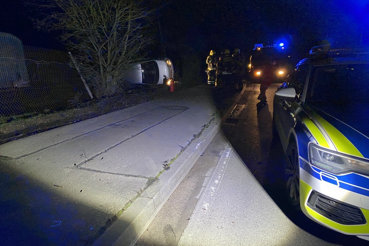 Waldsee RP - Toyota kippt bei Unfall auf die Seite