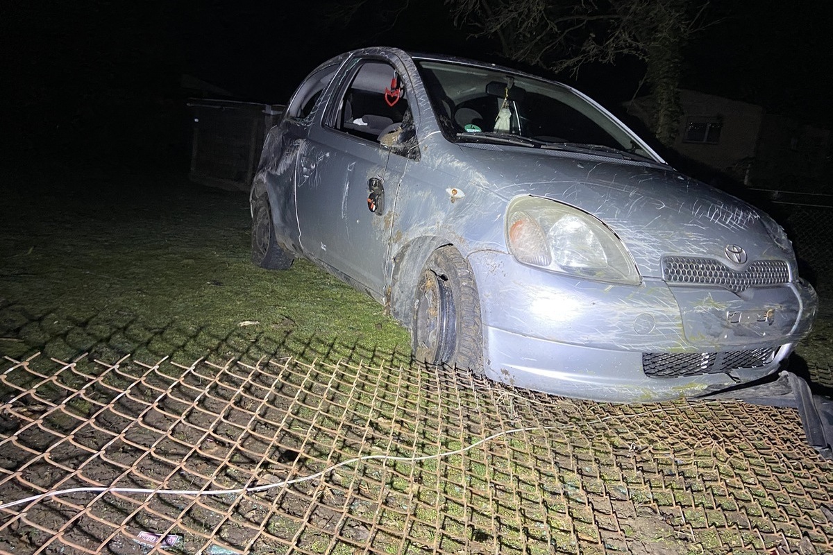 Waldsee RP - Toyota kippt bei Unfall auf die Seite