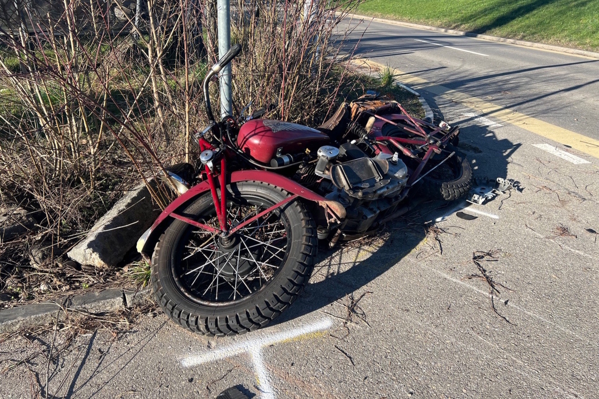 Muolen SG - Motorradfahrer wird nach Unfall ins Spital geflogen