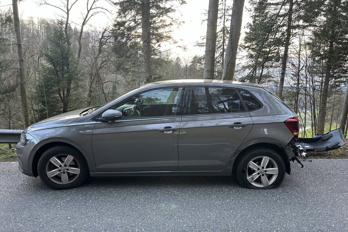 Unfall in Schöftland AG - Auto überschlägt sich