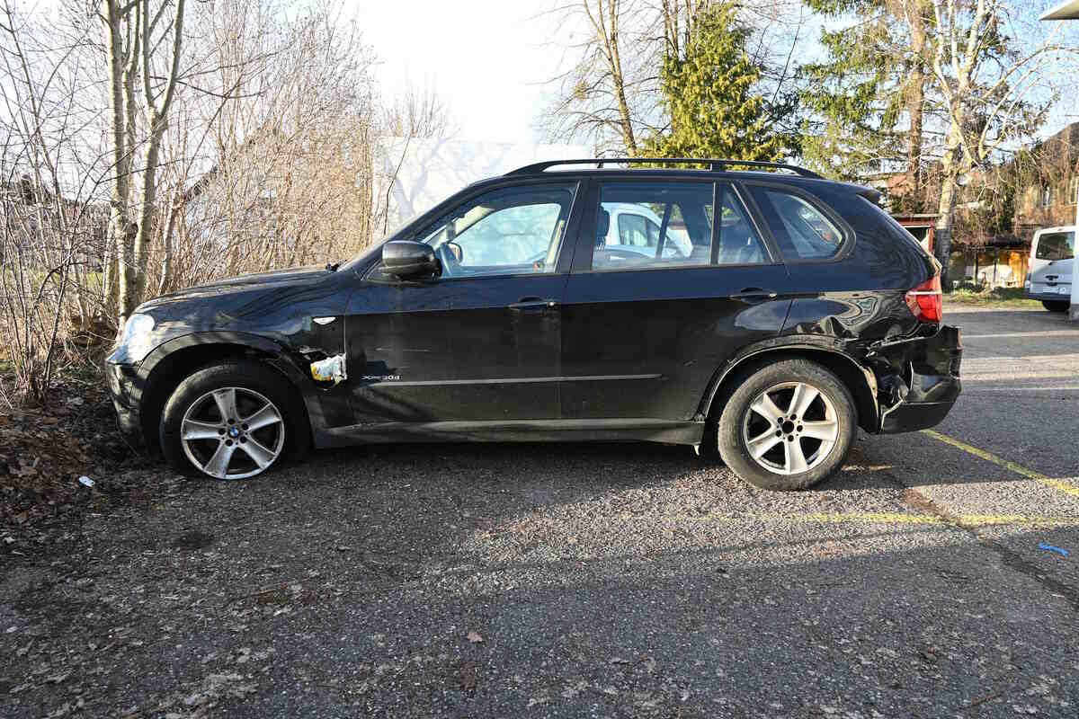 Ganterschwil SG - Mit einem Postauto kollidiert