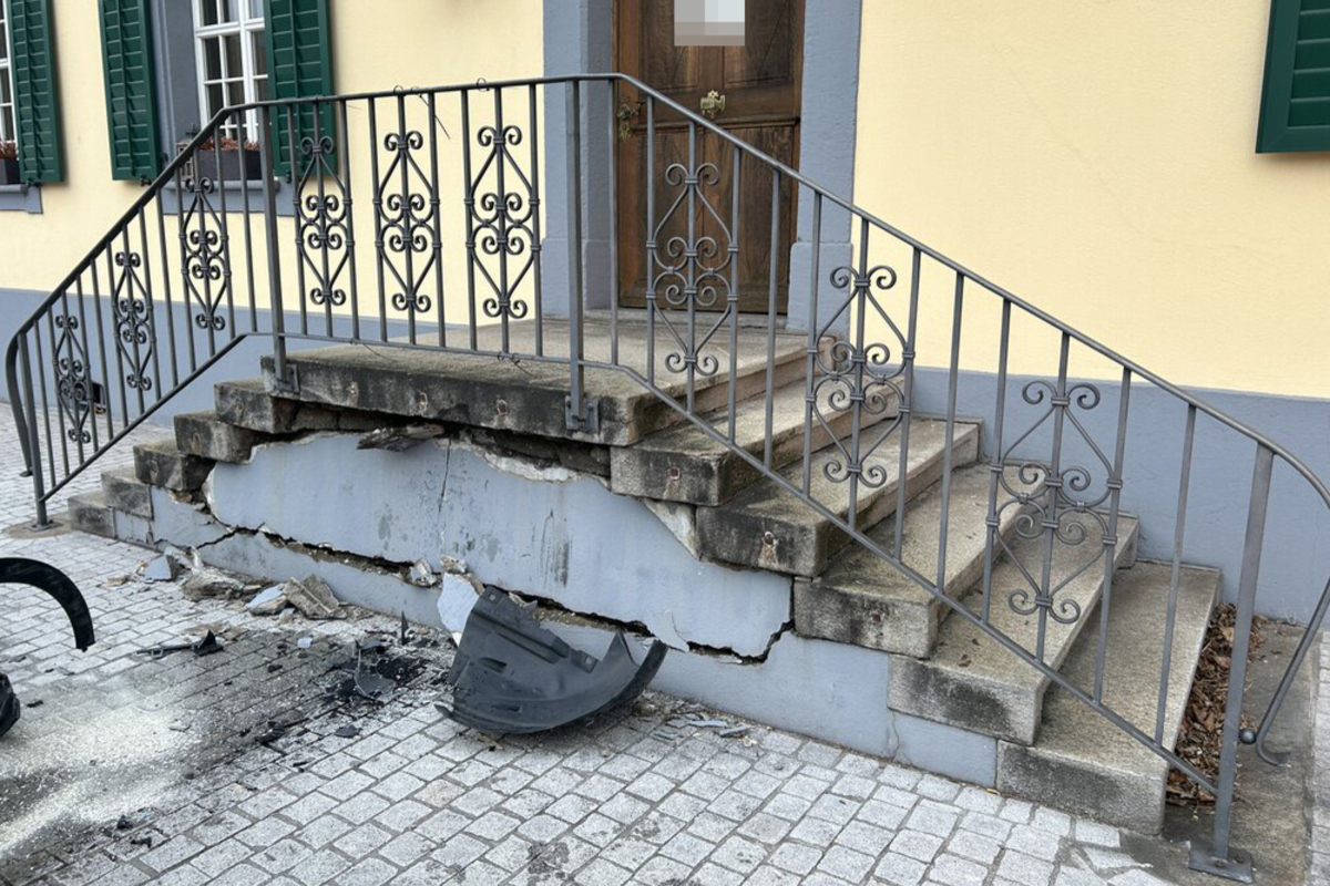 Suhr AG - Mit der Treppenmauer eines Hauses kollidiert