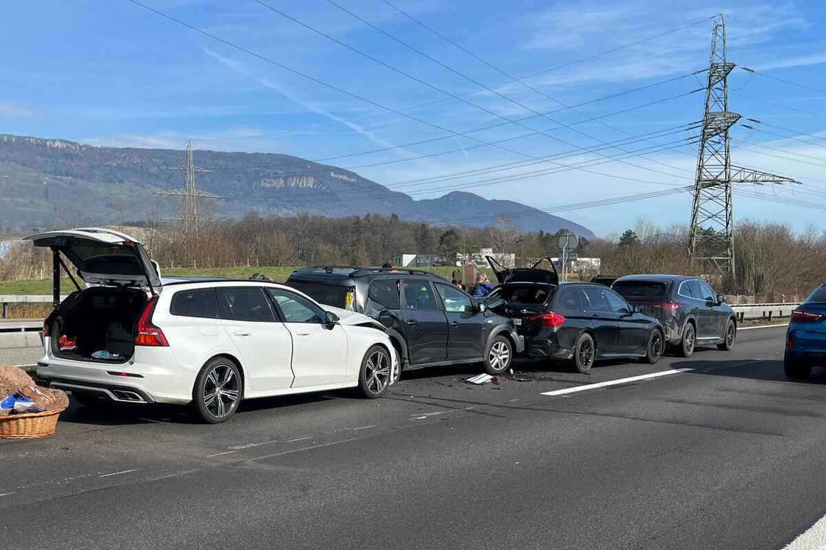 Flumenthal/Wiedlisbach SO - Auffahrkollisionen auf der A1 sorgen für Verkehrsbehinderungen