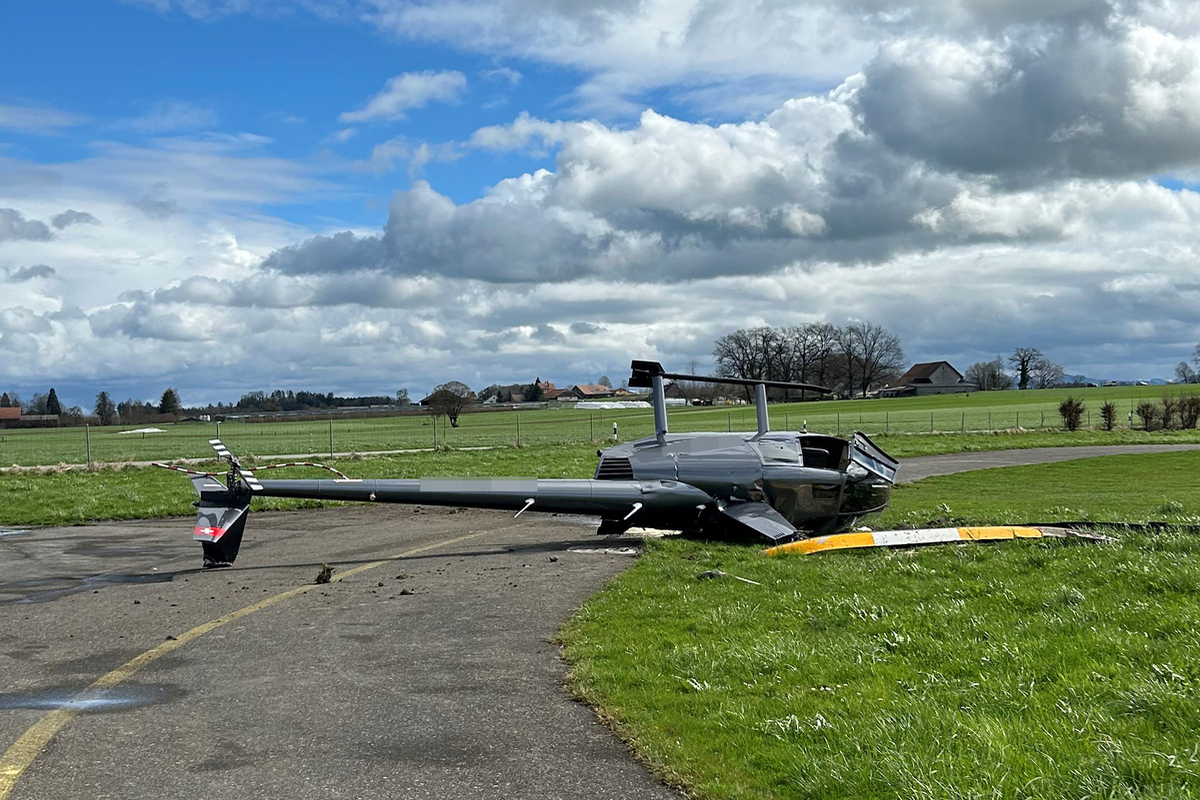 Sitterdorf TG - Helikopter beim Landeanflug verunfallt