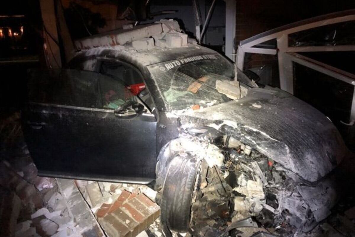 Stade NI - Unter Alkoholeinfluss heftig verunfallt