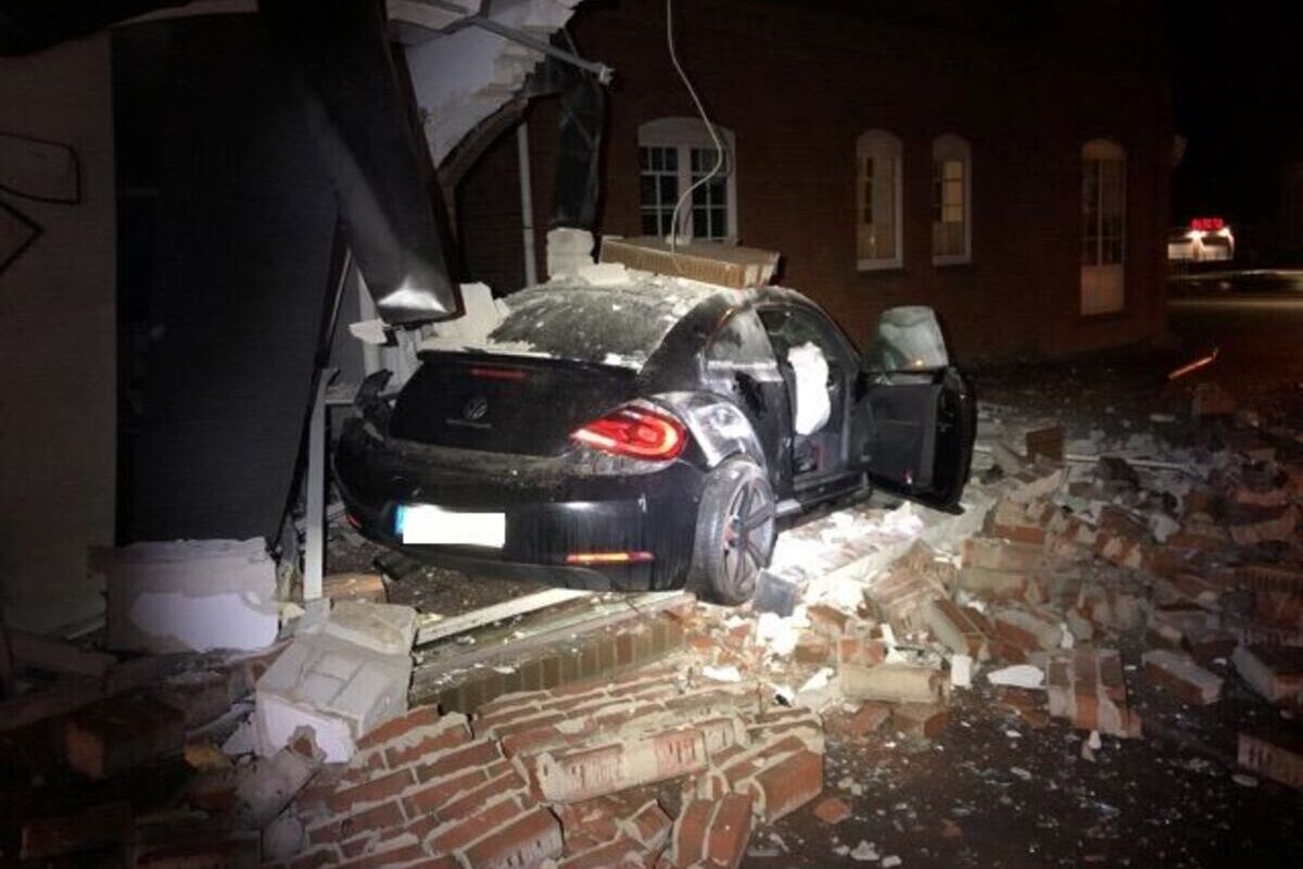 Stade NI - Unter Alkoholeinfluss heftig verunfallt