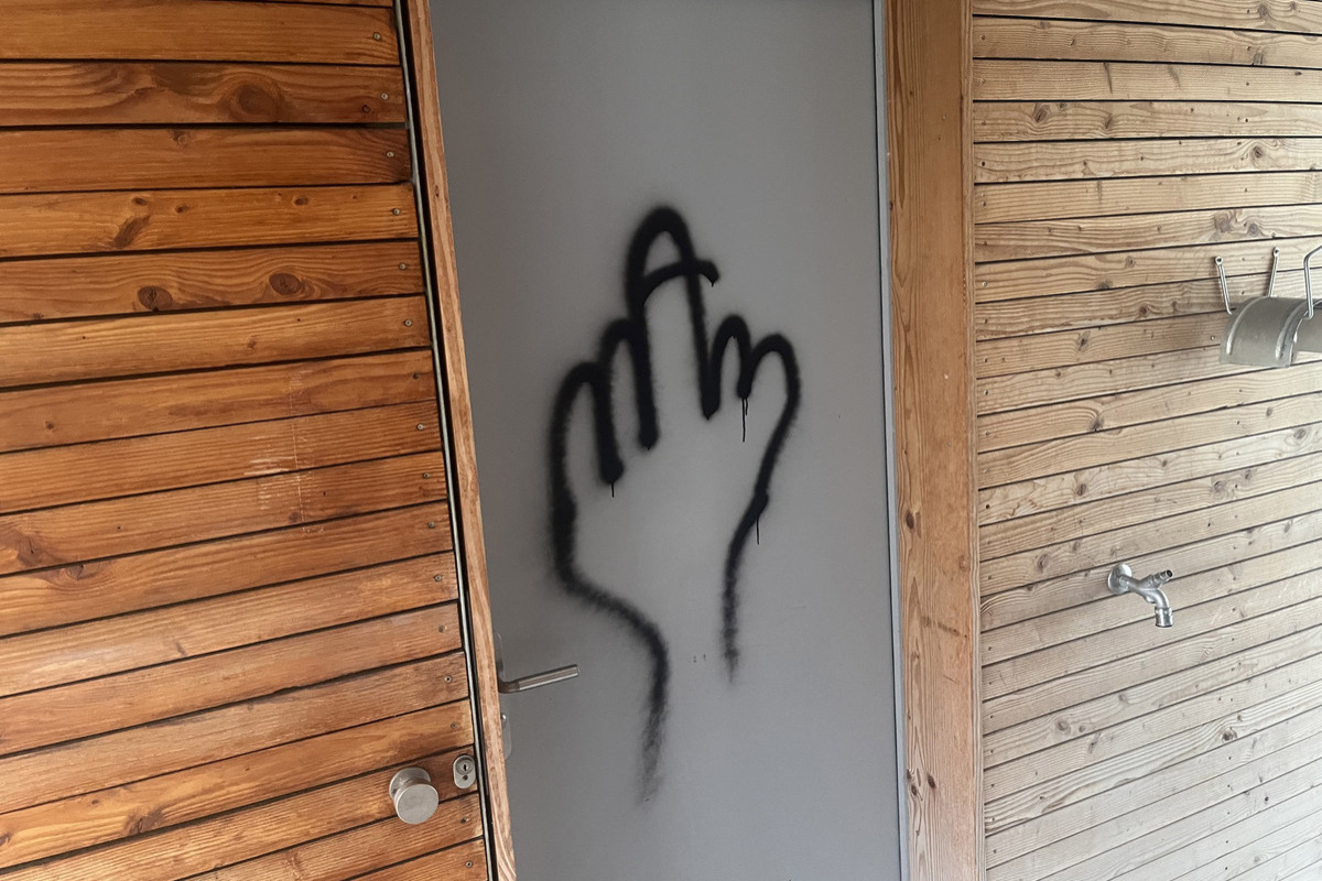 Weinfelden TG - Farbschmierereien im Freibad