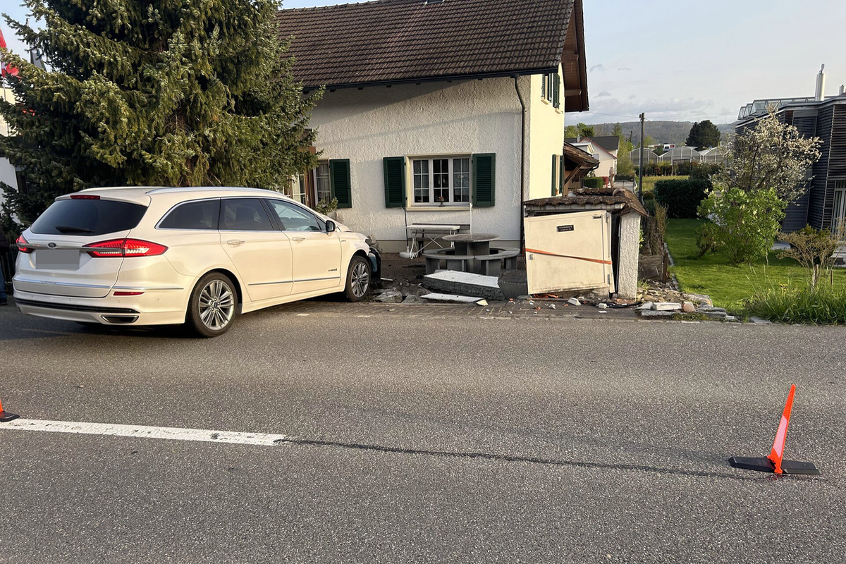 Unfall in Leibstadt AG - Gegen einen Stromkasten geprallt