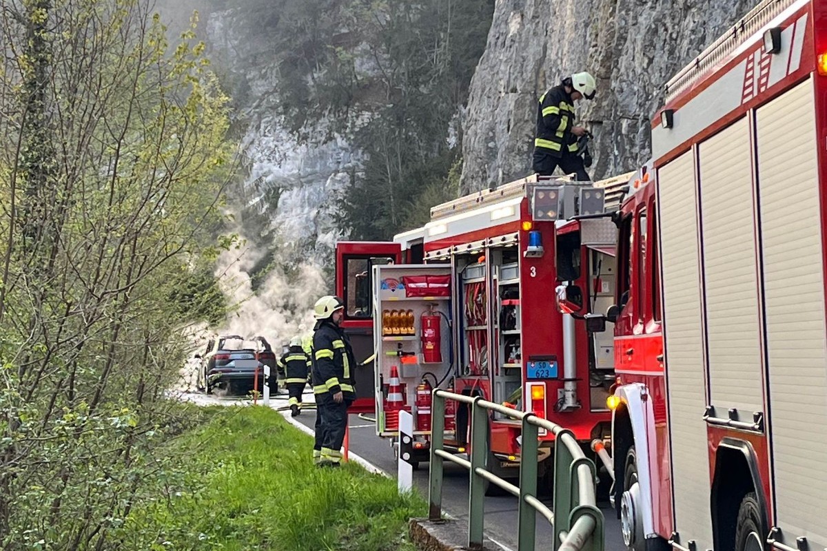 Hägendorf SO - Allerheiligenstrasse wegen Fahrzeugbrand gesperrt