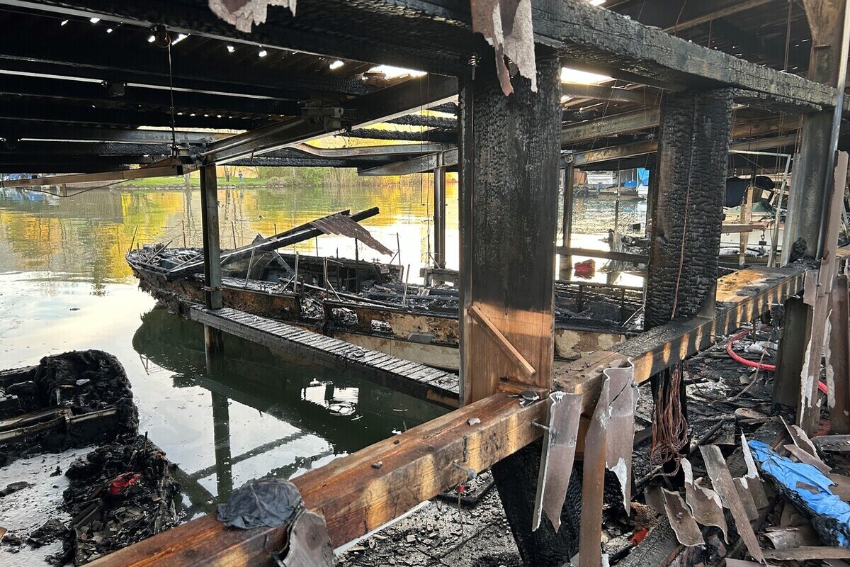Lachen SZ - Mehrere Boote und eine Bootshalle durch Grossbrand zerstört