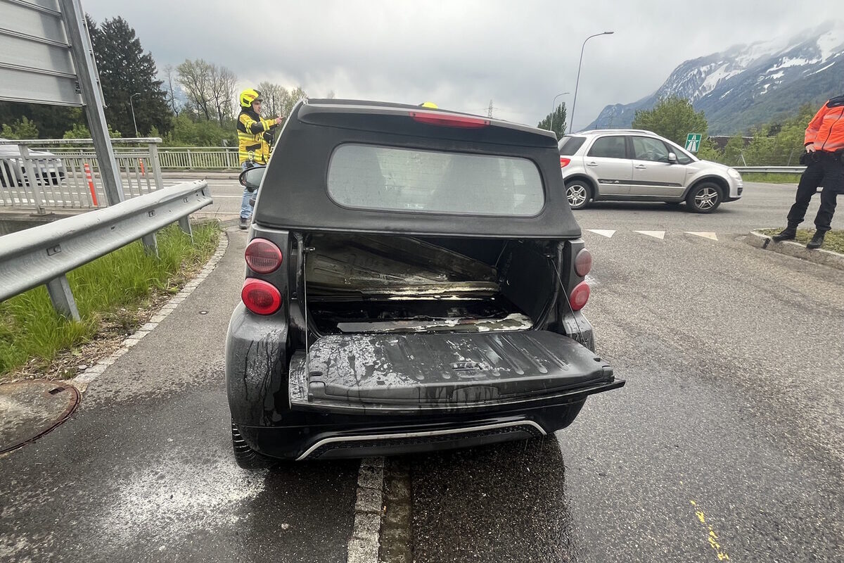 Oberriet SG - Auto in Brand geraten