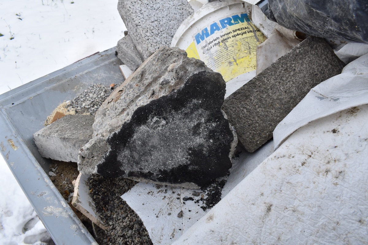 Unfälle in Herisau AR - Muldenlastwagen verliert mehrere Steine