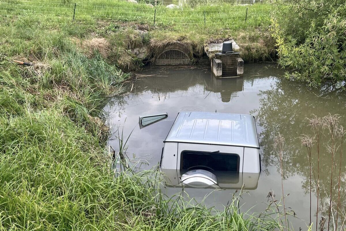 Thal - Autofahrer stürzt in Fischteich
