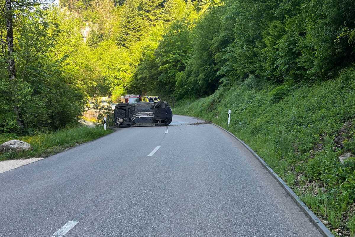 Erschwil SO - Passwangstrasse nach Unfall komplett gesperrt