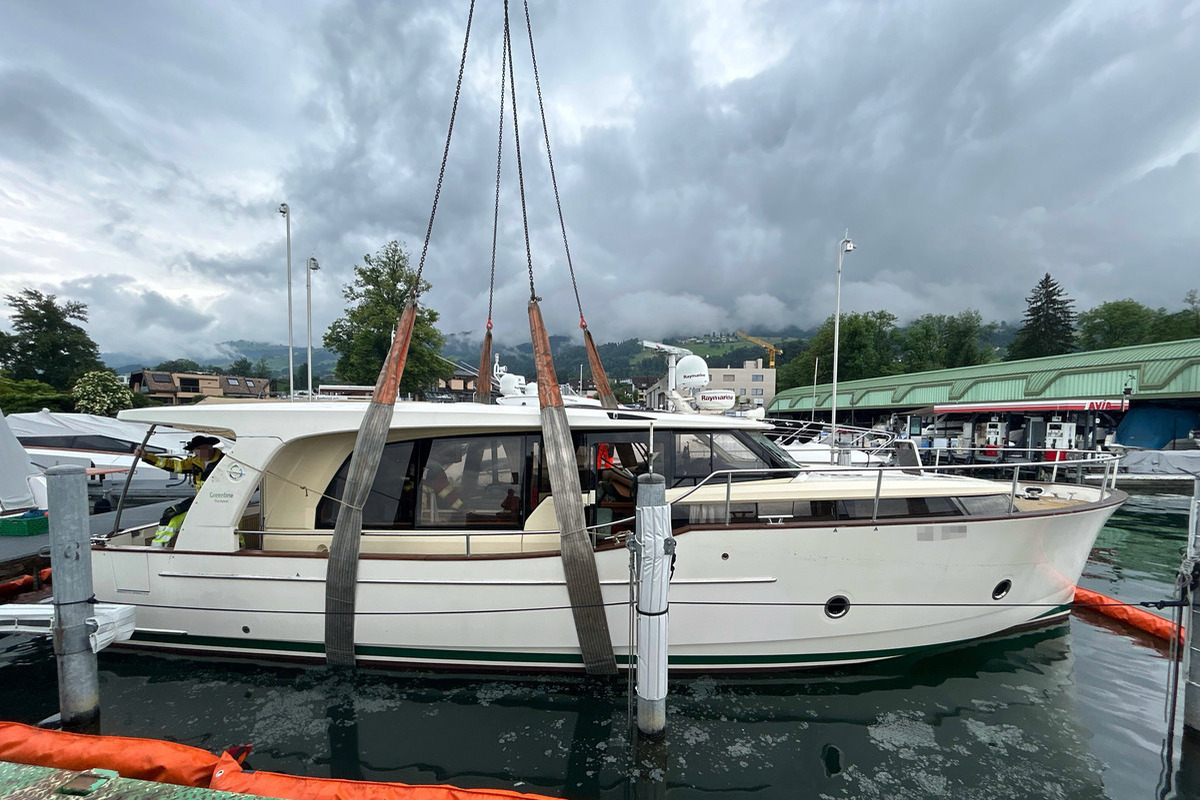 Altendorf SZ - Boot gesunken - Öl im Seewasser