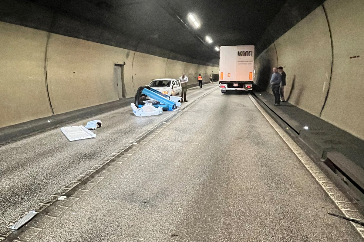 Sissach BL - WC-Häuschen während der Fahrt verloren