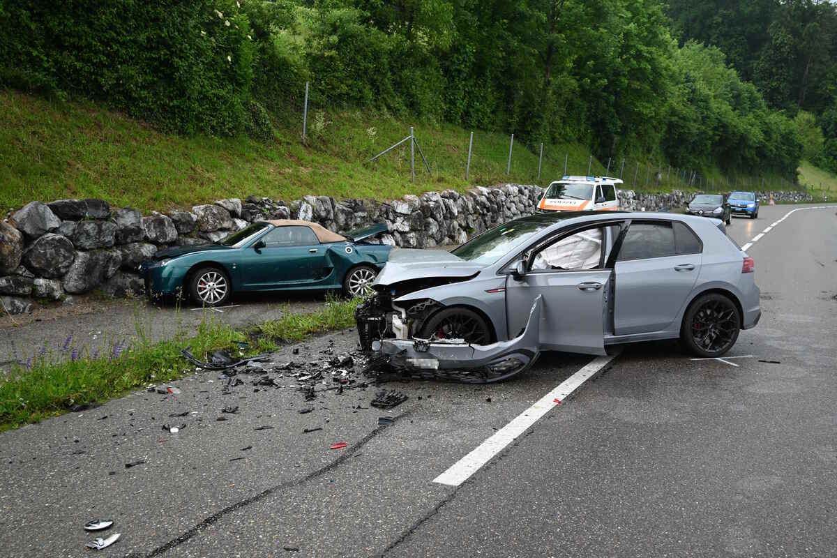 Züberwangen SG - Heftiger Unfall fordert zwei Verletzte