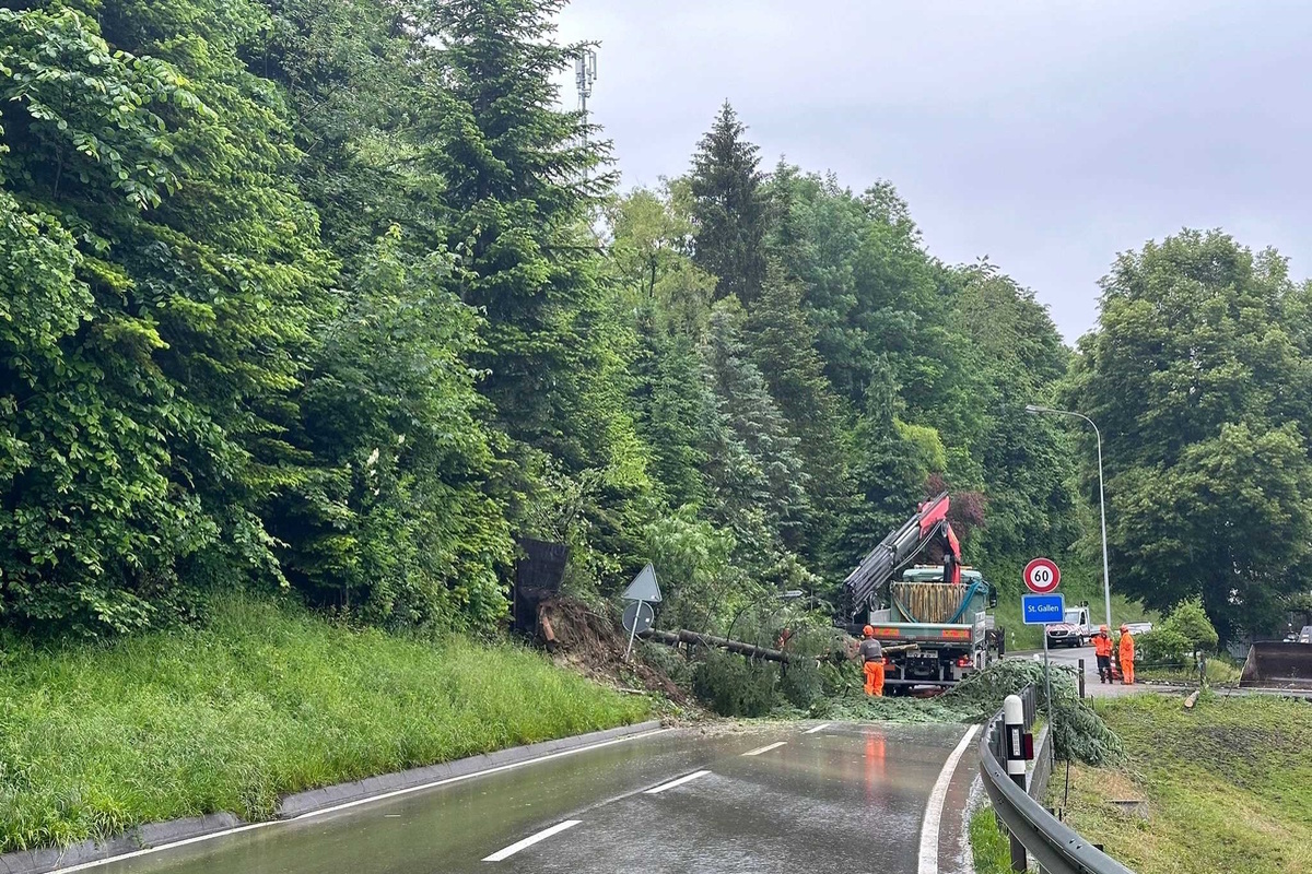 St.Gallen - Martinsbruggstrasse nach Erdrutsch gesperrt