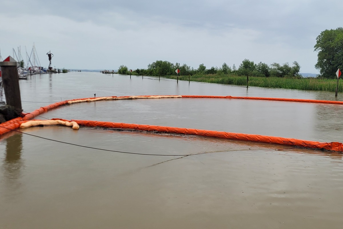 Kanton St.Gallen - Ölartige Flüssigkeit in Gewässern