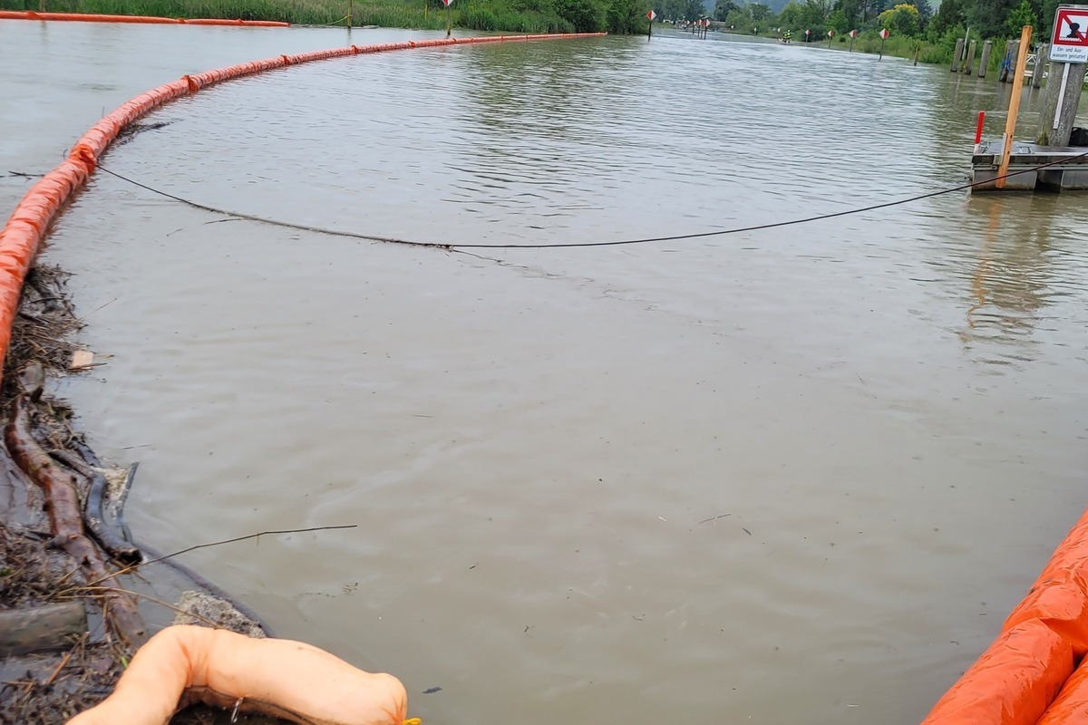 Kanton St.Gallen - Ölartige Flüssigkeit in Gewässern