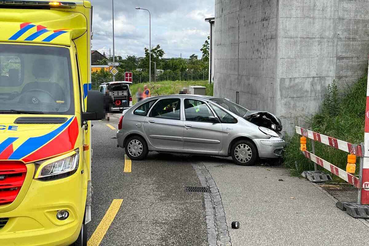 Solothurn - Maschendrahtzaun bei Unfall durchbrochen
