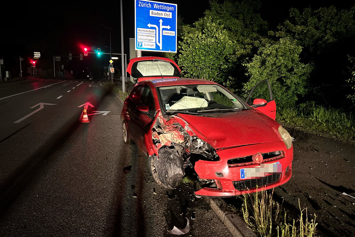 Staufen/Ennetbaden AG - Pizzakurier am Steuer eingeschlafen - Betrunken verunfallt