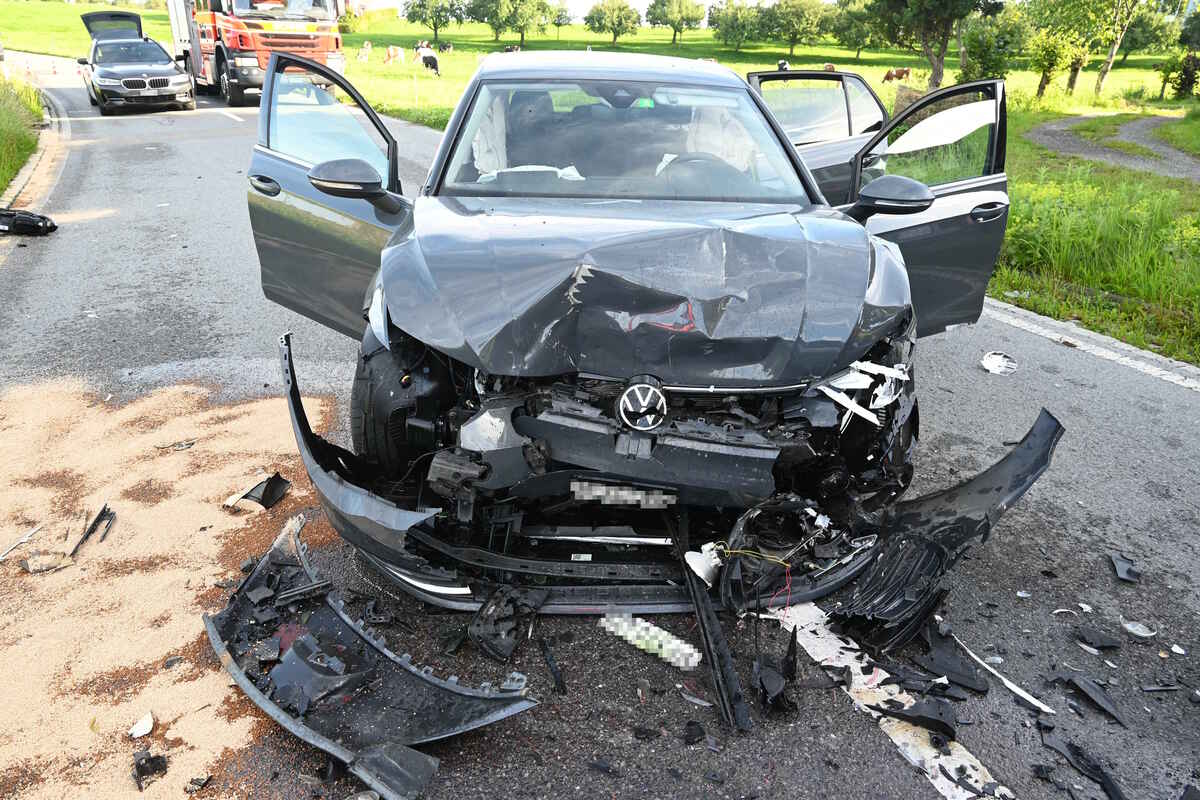 Waldkirch SG - Zwei Personen bei Frontalkollision verletzt