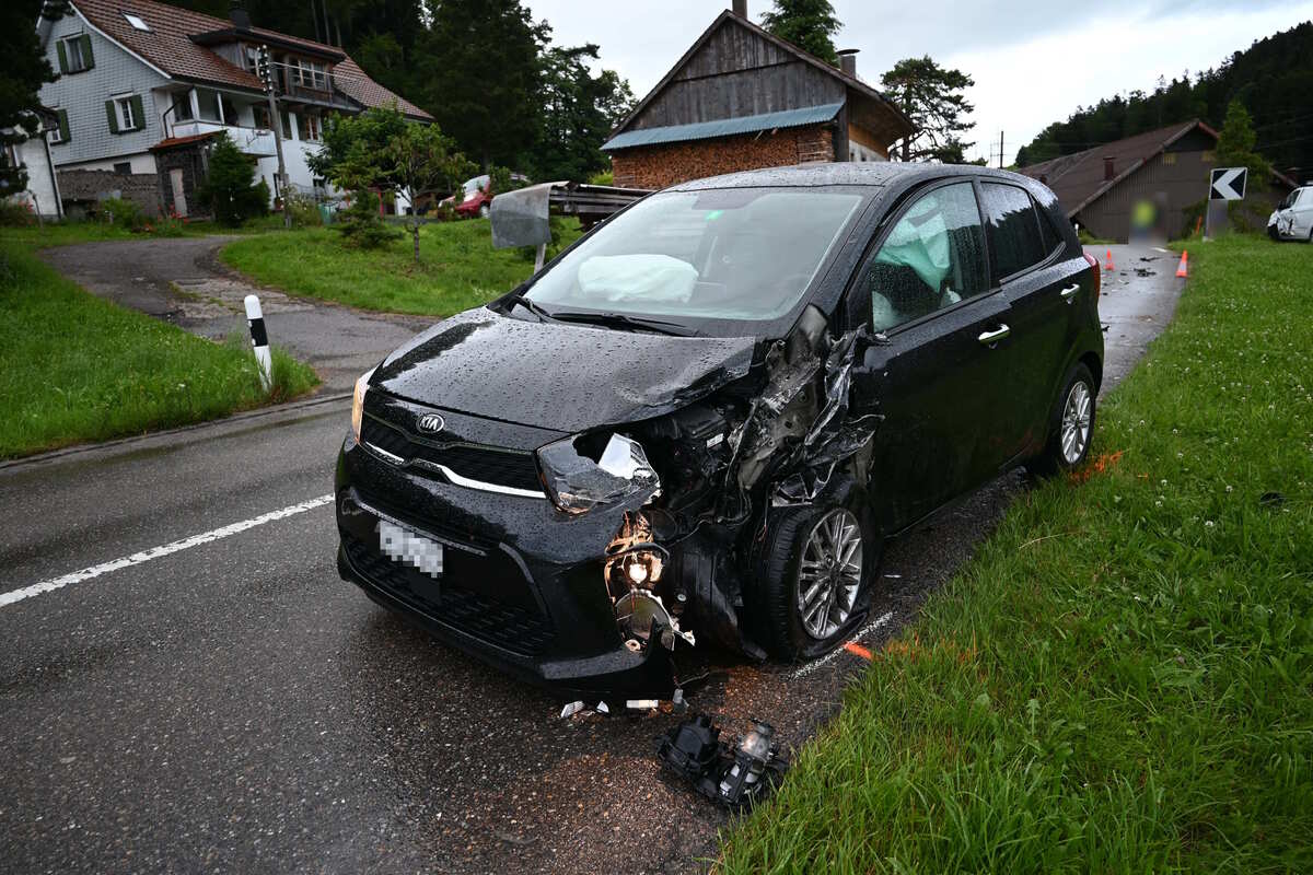 Unfall in Hoffeld SG - 18-Jähriger ohne gültigen Führerausweis unterwegs