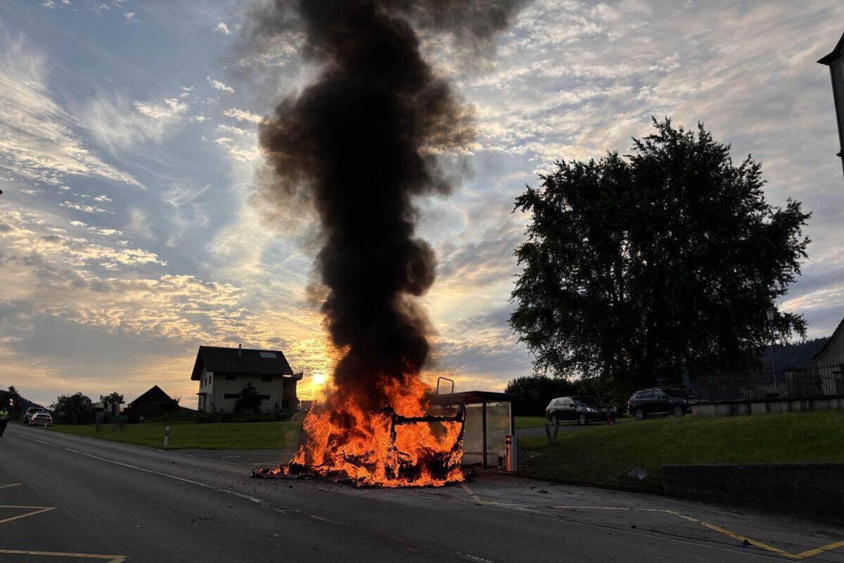 Ricken SG - Wohnwagen komplett abgebrannt