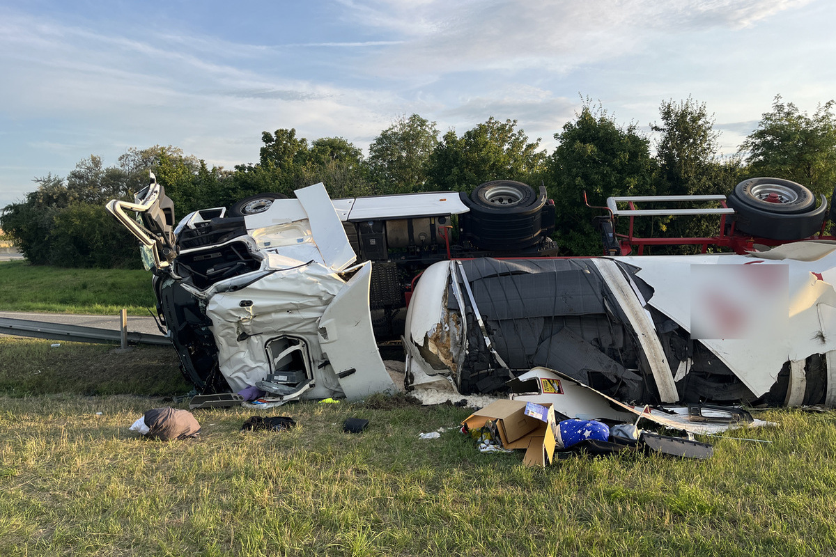 A71 Höhe Erfurt-Nord - Bierlaster kippt bei Unfall um