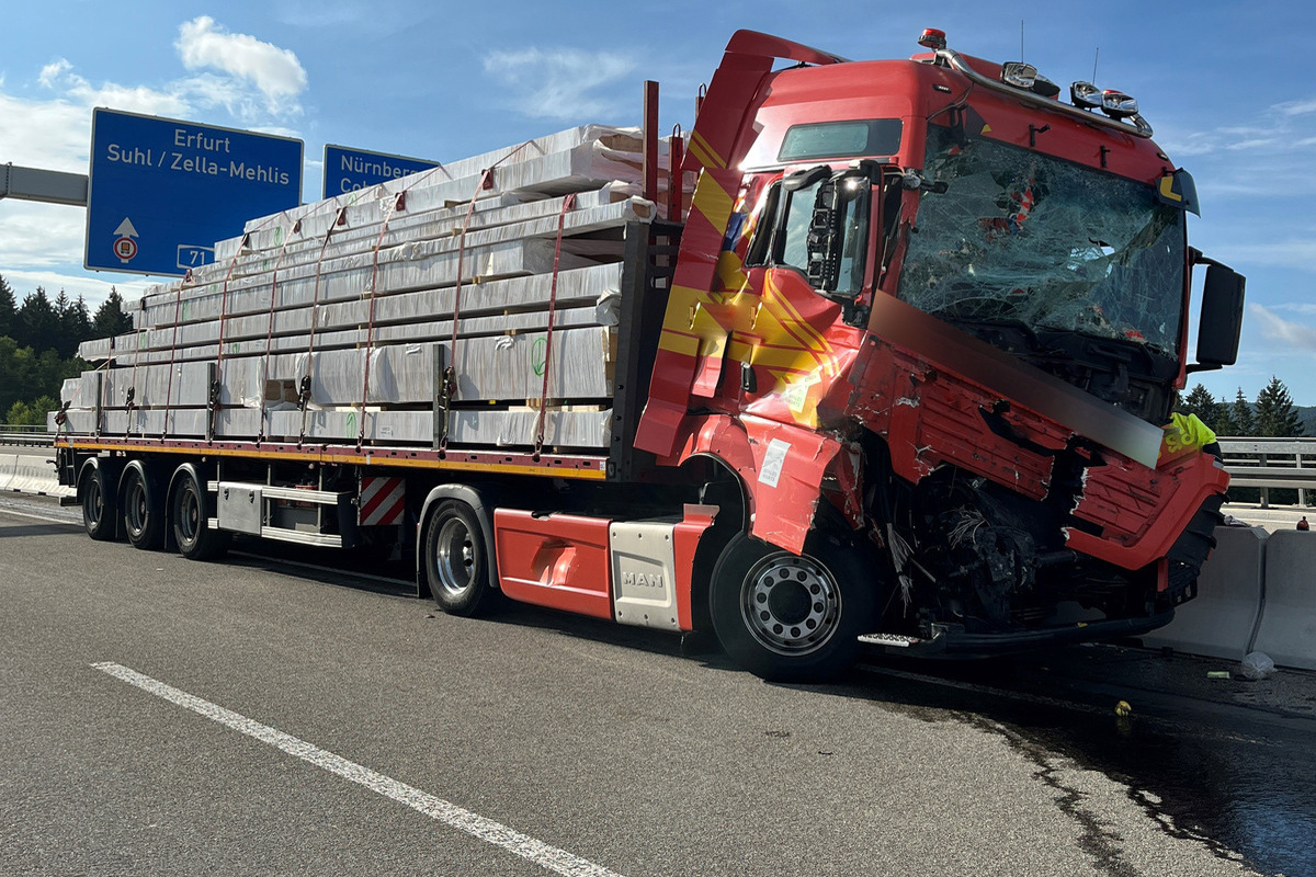 A71 Höhe Dreieck Suhl - Schwerer Unfall zwischen zwei Lkw