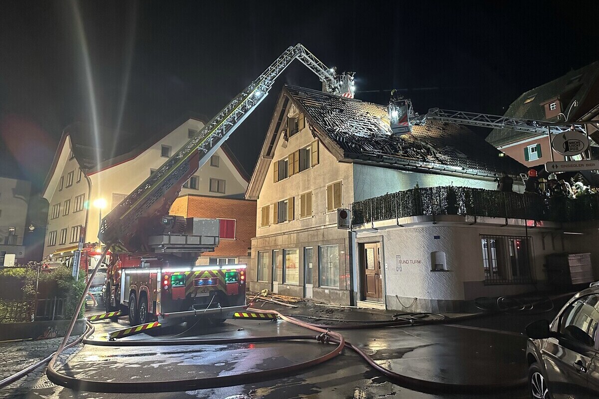 Einsiedeln SZ - Starke Rauchentwicklung bei Brand 