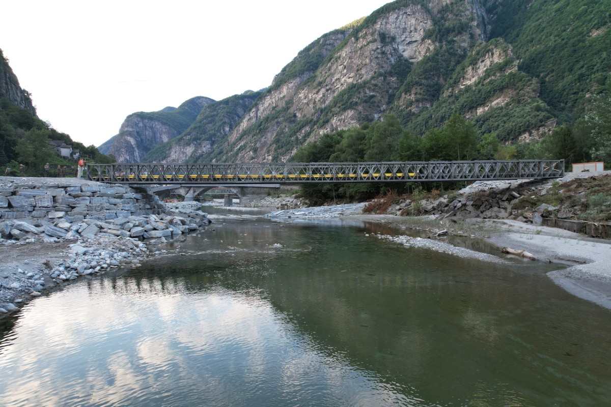 61 Meter lang - Ersatzbrücke im Maggiatal steht