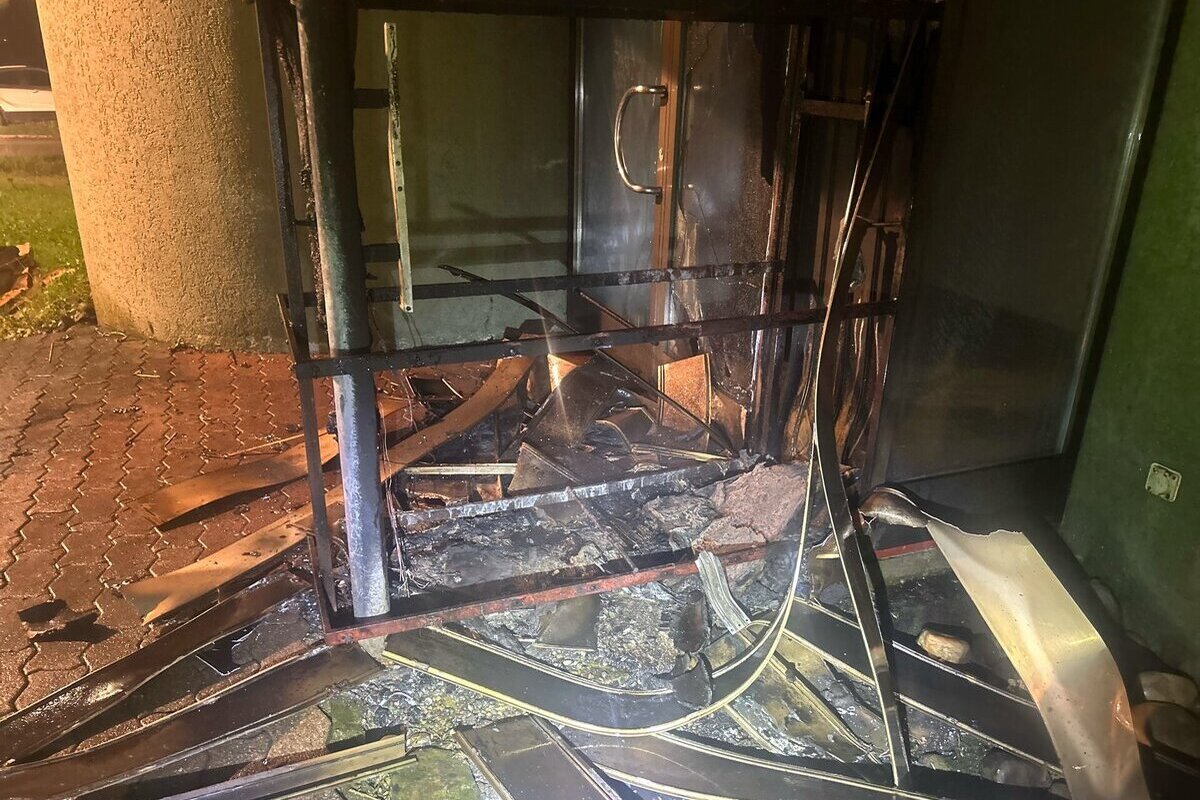 Erlinsbach AG - Briefkastenanlage extra angezündet