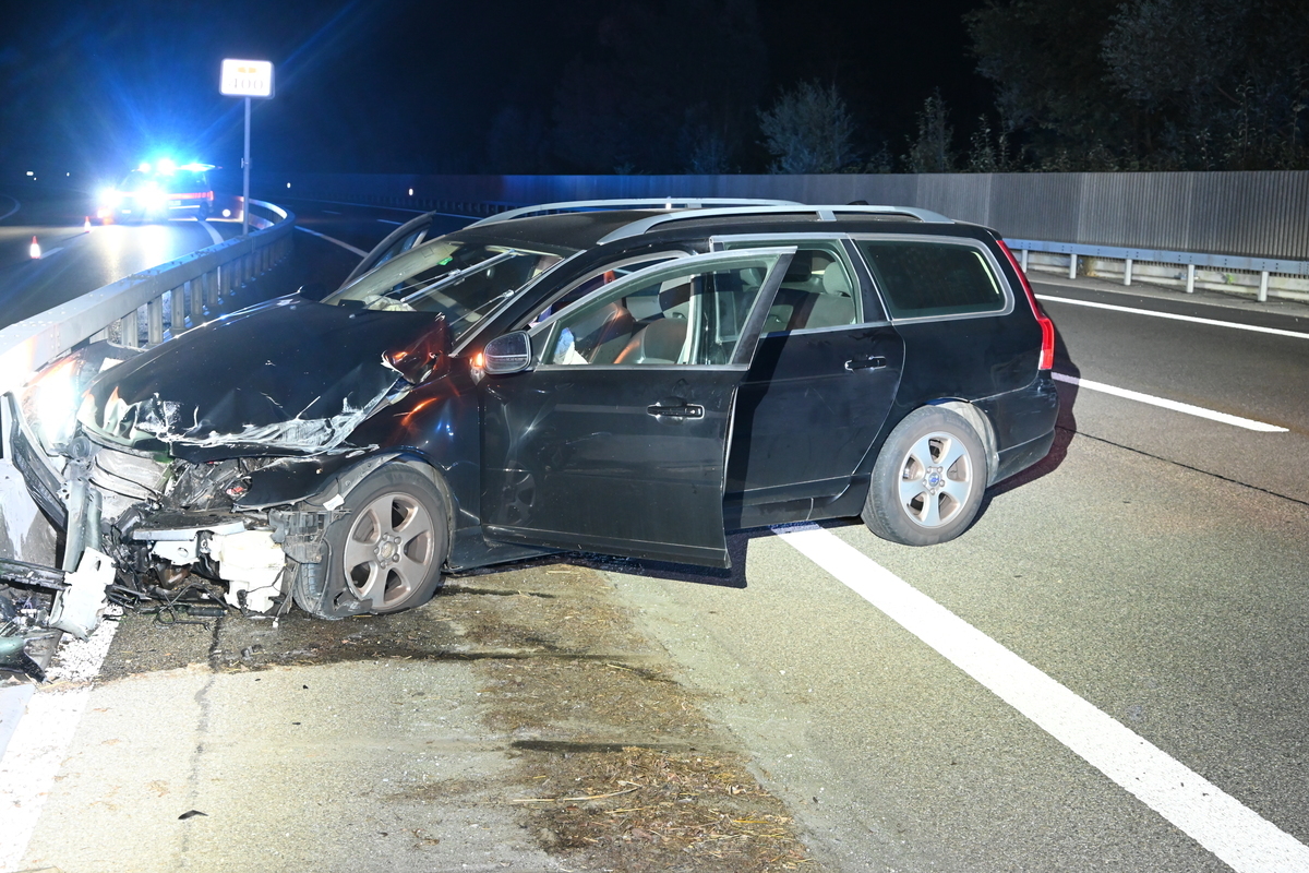 Rheineck SG/A1 - Frontal mit Mittelleitplanke kollidiert