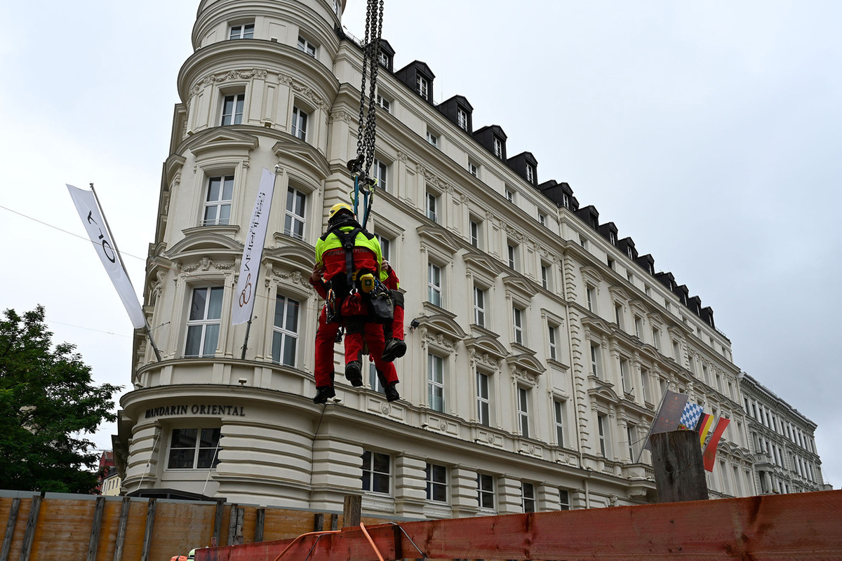 Altstadt-Lehel - Baugerüst auf Arbeiter gestürzt
