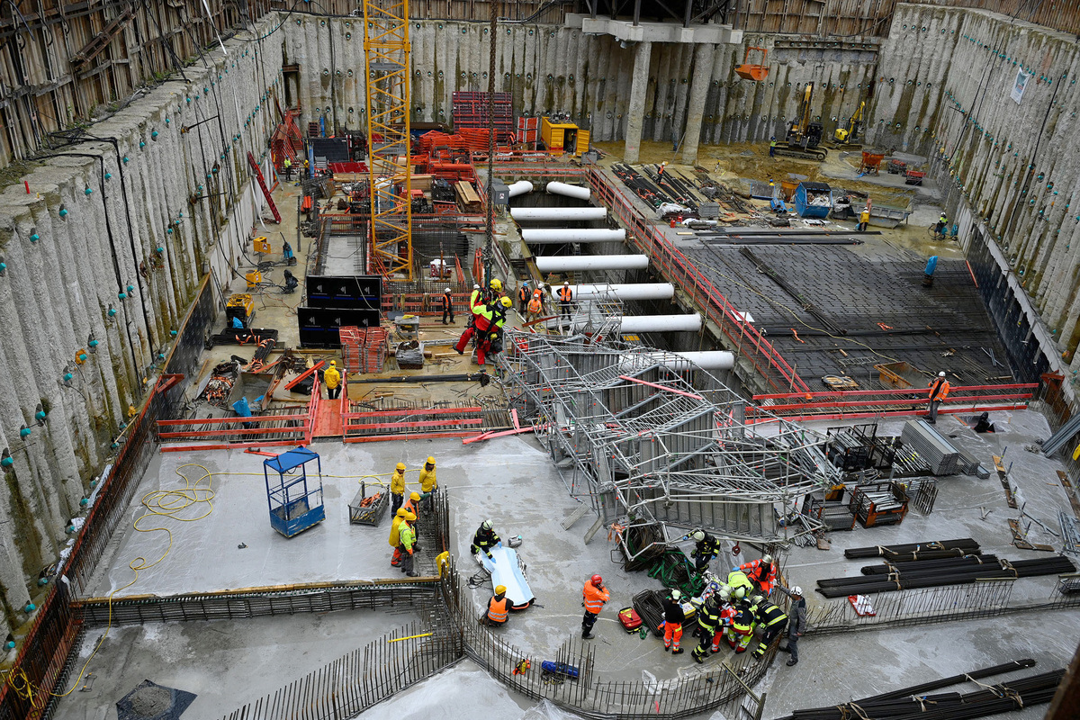 Altstadt-Lehel - Baugerüst auf Arbeiter gestürzt