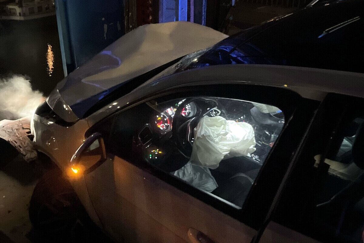 Düsseldorf - Während der Flucht vor der Polizei verunfallt