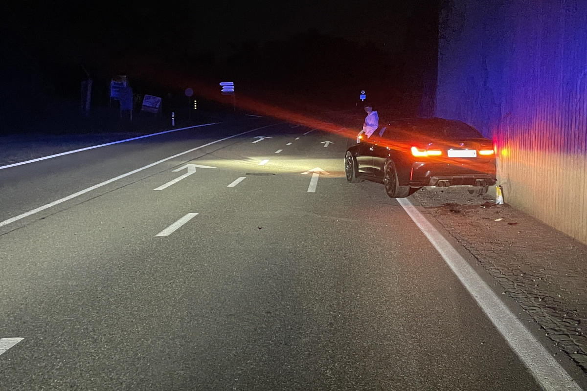 Eiken AG - Mit Sportwagen verunfallt