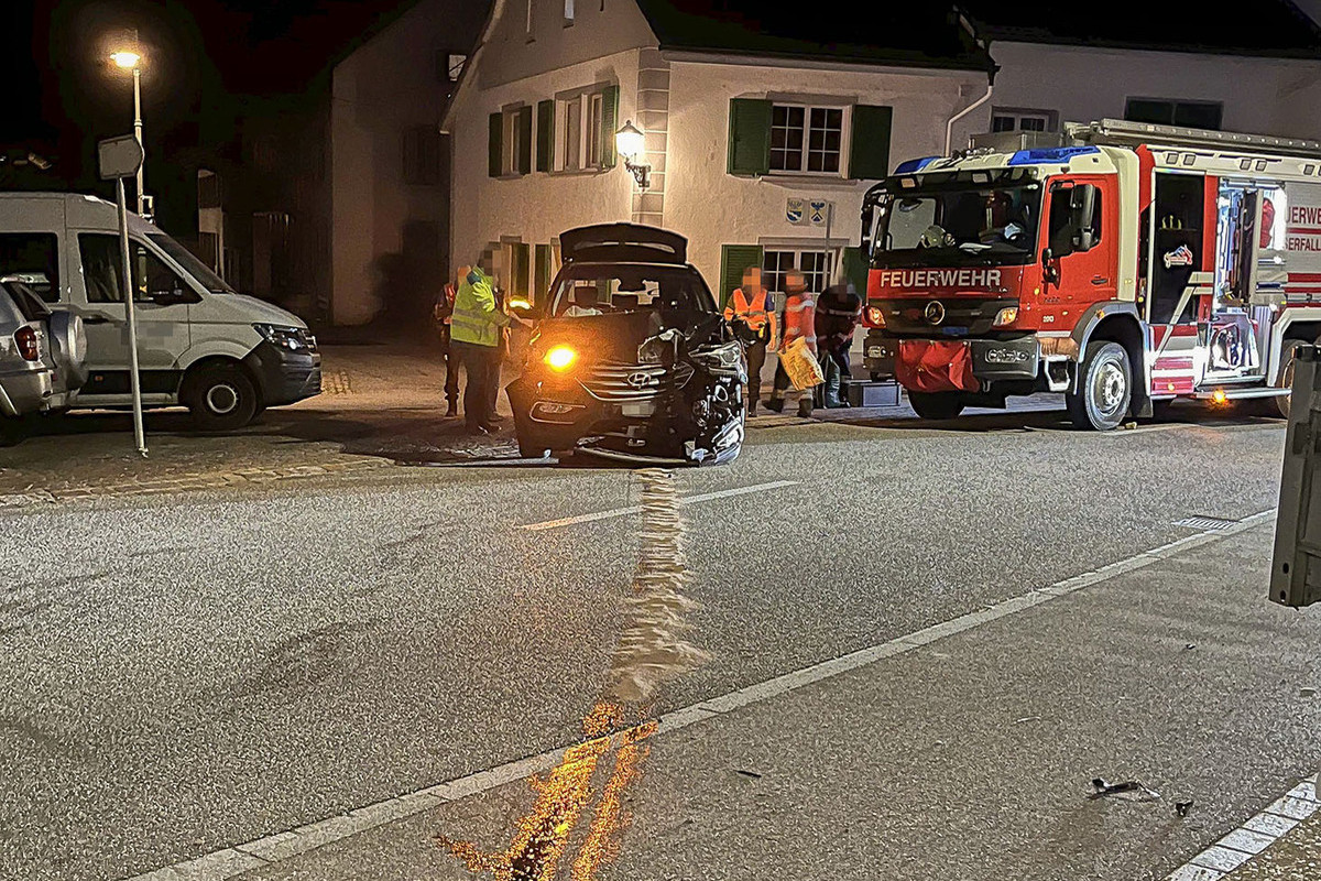 Reigoldswil BL - Hyundai bei heftigem Unfall massiv beschädigt