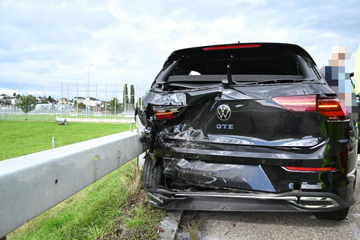 Henau SG /A1 - Auffahrkollision zwischen zwei Autos - Totalschaden