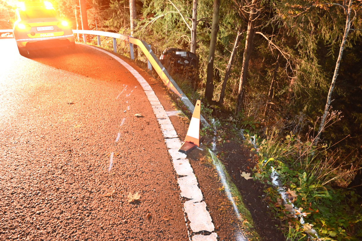 Flawil SG - Autofahrerin verunfallt selbst