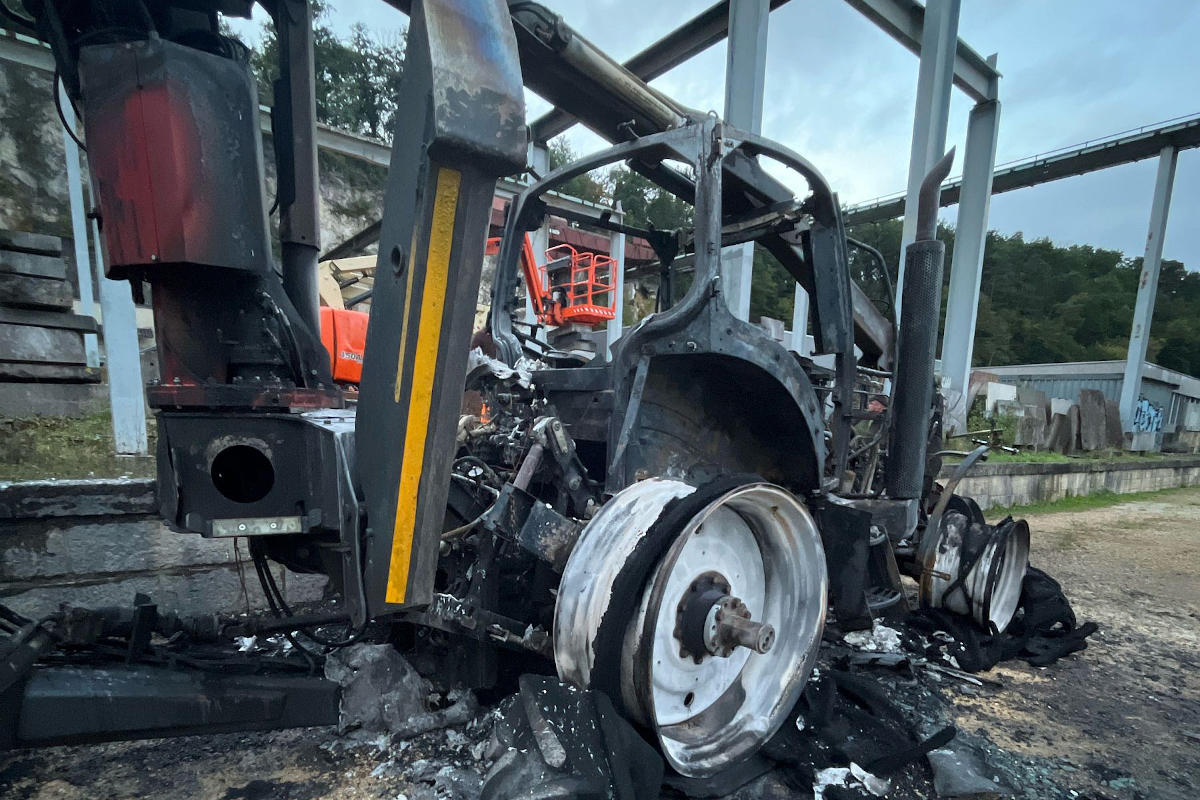 Laufen BL - Brand eines Traktors