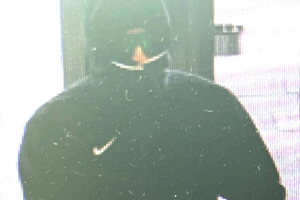 Sursee LU - Bank überfallen - Polizei fahndet mit Bildern